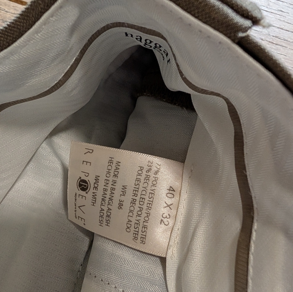 Men's Haggar Brown Pleated Front Straight Leg Dress Pants Size 42x32 - Picture 3 of 5